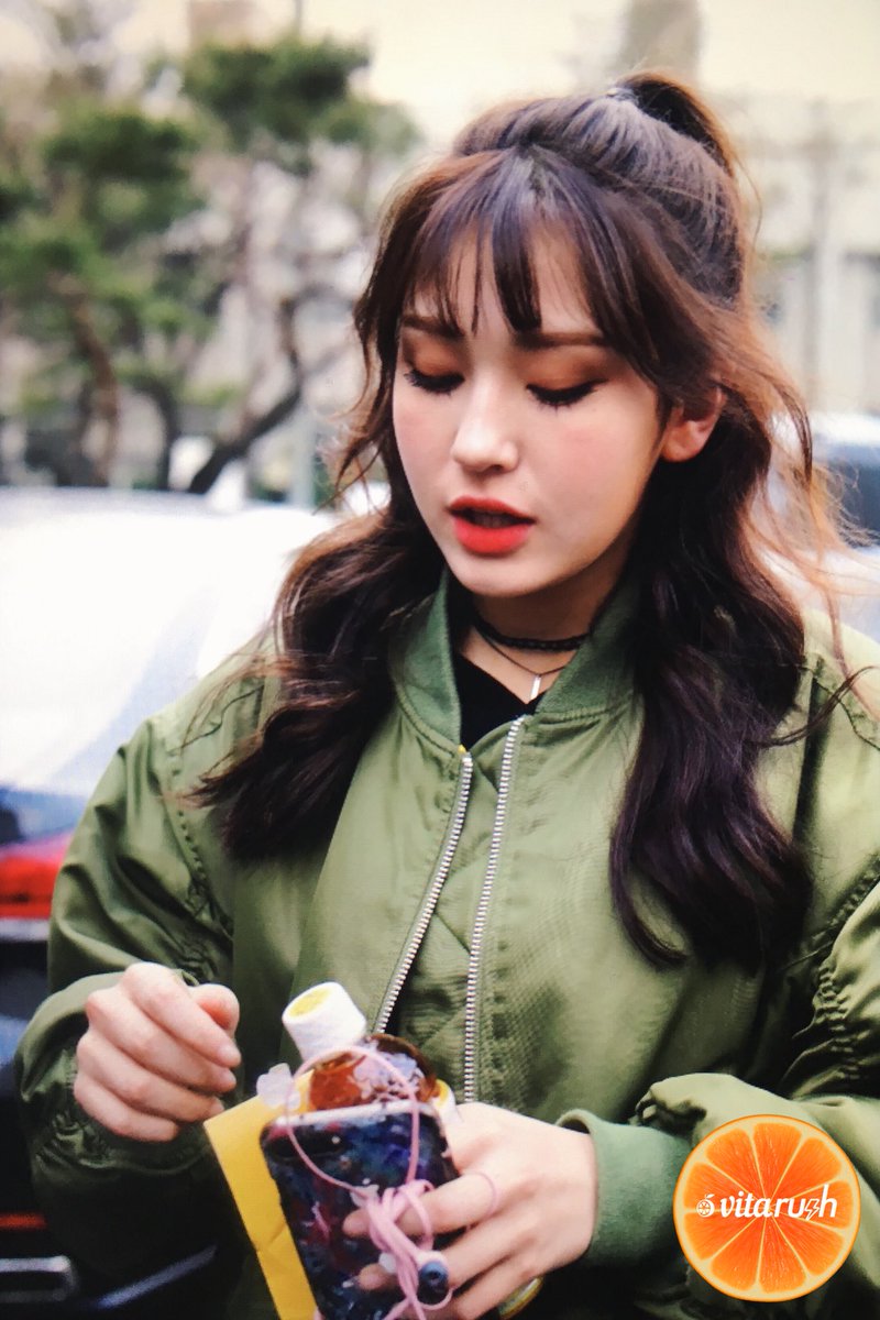 vitarush_'s tweet photo. 170327 불후의 명곡 출근
음료수 마시는 것도 꾸욥 
#소미 #전소미 #somi https://t.co/TDrX2l4gas