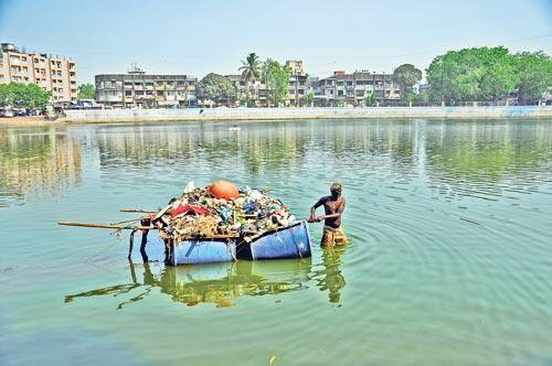 Afternoon_News's tweet photo. Meet our Bandra #WaterPurifier https://t.co/jMPEWM9Psp #City #Maintenance #HygieneConcern #Mumbaikars @ShivSena #Trash #QasimShaikh #Respect https://t.co/r71mBIiPCW
