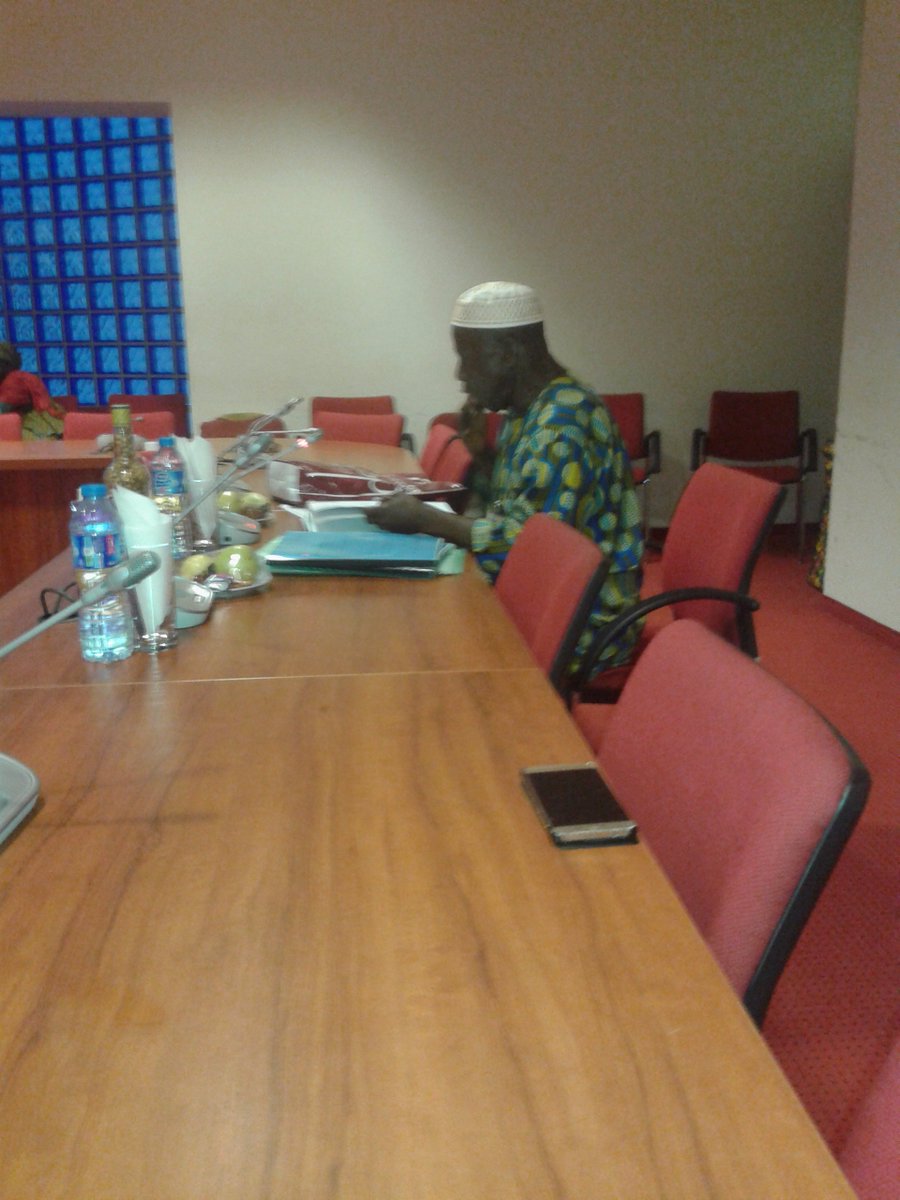 IntermediatioNG's tweet photo. Mr A Kareem takes the stand before the panel in the case of A Kareem Vs. Federal Ministry of Housing. @fabmumof4 @MediatorsBB #ADRCONSULT https://t.co/buwXZnKlWx