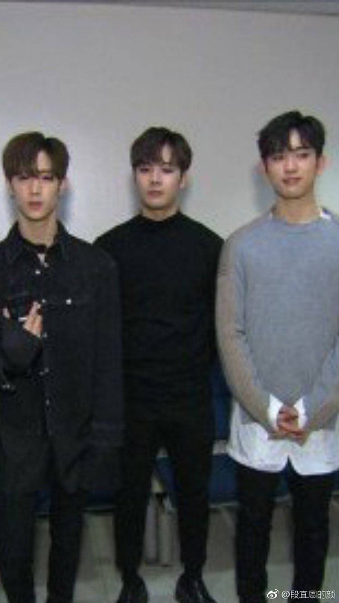 Dontdoubtme1's tweet photo. their hair😂😂
#GOT7 #marktuan #JacksonWang #Jinyoung https://t.co/v52arPBMTK