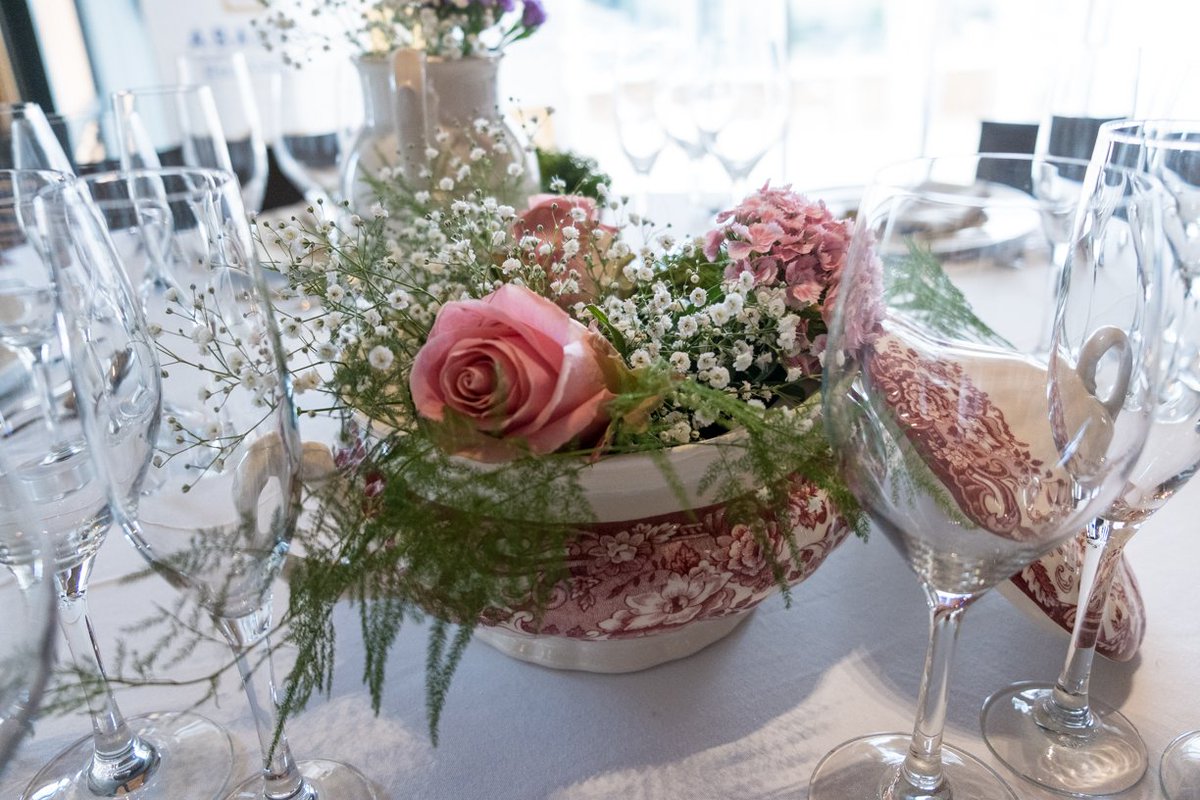 muelle21sevilla's tweet photo. Más detalles de la feria de bodas que tuvo lugar la semana pasada en Muelle 21. @WeddingSevilla https://t.co/nzUt0febU8 #boda #Sevilla https://t.co/KVPuYmfEL3