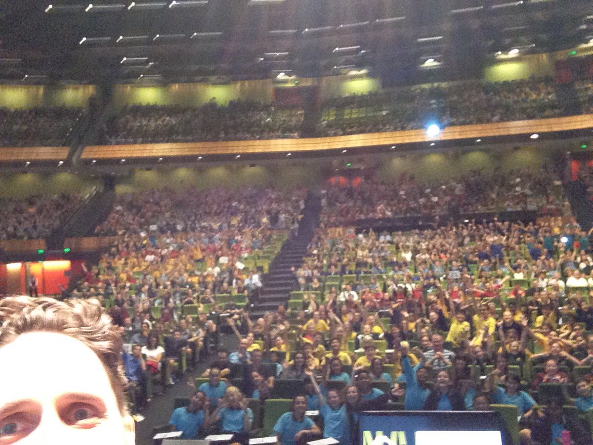 MrMattCosgrove's tweet photo. Great 4000+ crowd @halogenaus #inationau today in Melbourne! Thanks to all the awesome students who photobombed my #selfie! #togetherwecan https://t.co/bHWtbjumIY