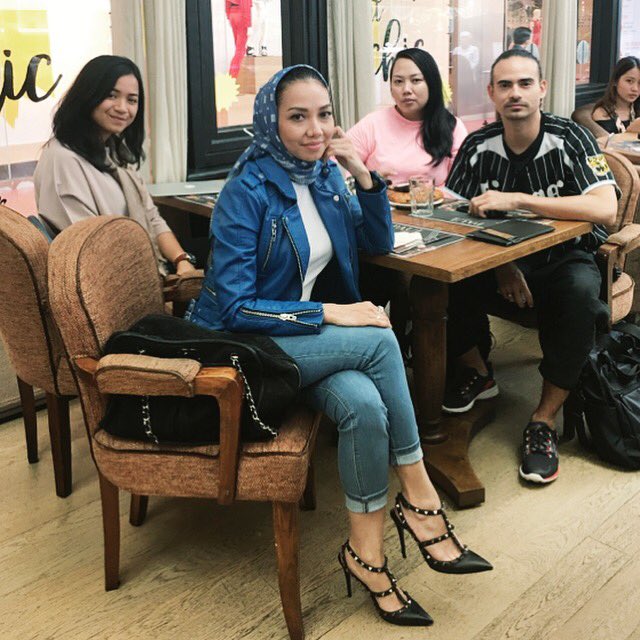 shintabubu's tweet photo. Exciting collaboration with our friend @ashrafsinclair together w @bubu_digital. Looking fwd to work together 👍 #bubu.com https://t.co/U7quh4J0B1