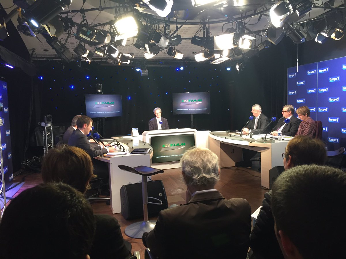 GaracCampus's tweet image. Enregistrement studio @Europe1 conférence vehicules autonomes avec la #CSIAM #fiev en présence apprentis #ingénieurs #auto @GARAC_officiel