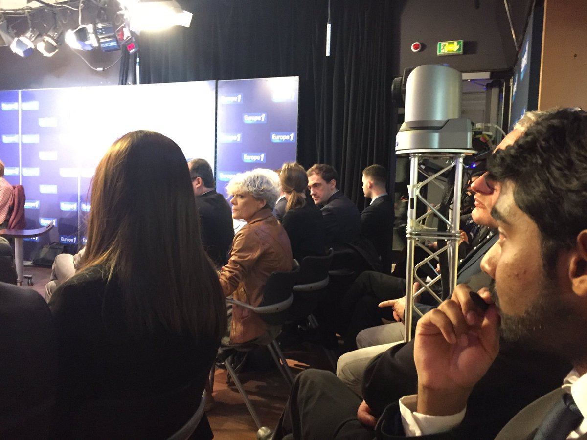 GaracCampus's tweet image. Enregistrement studio @Europe1 conférence vehicules autonomes avec la #CSIAM #fiev en présence apprentis #ingénieurs #auto @GARAC_officiel