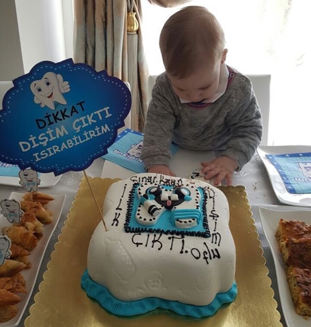 Doğum günleri , yıl dönümleri ve bütün özel günleriniz için sipariş üzerine sizlere özel yaş pasta çeşitleri için #Kafega 'ya bekliyoruz. 🍰🎂