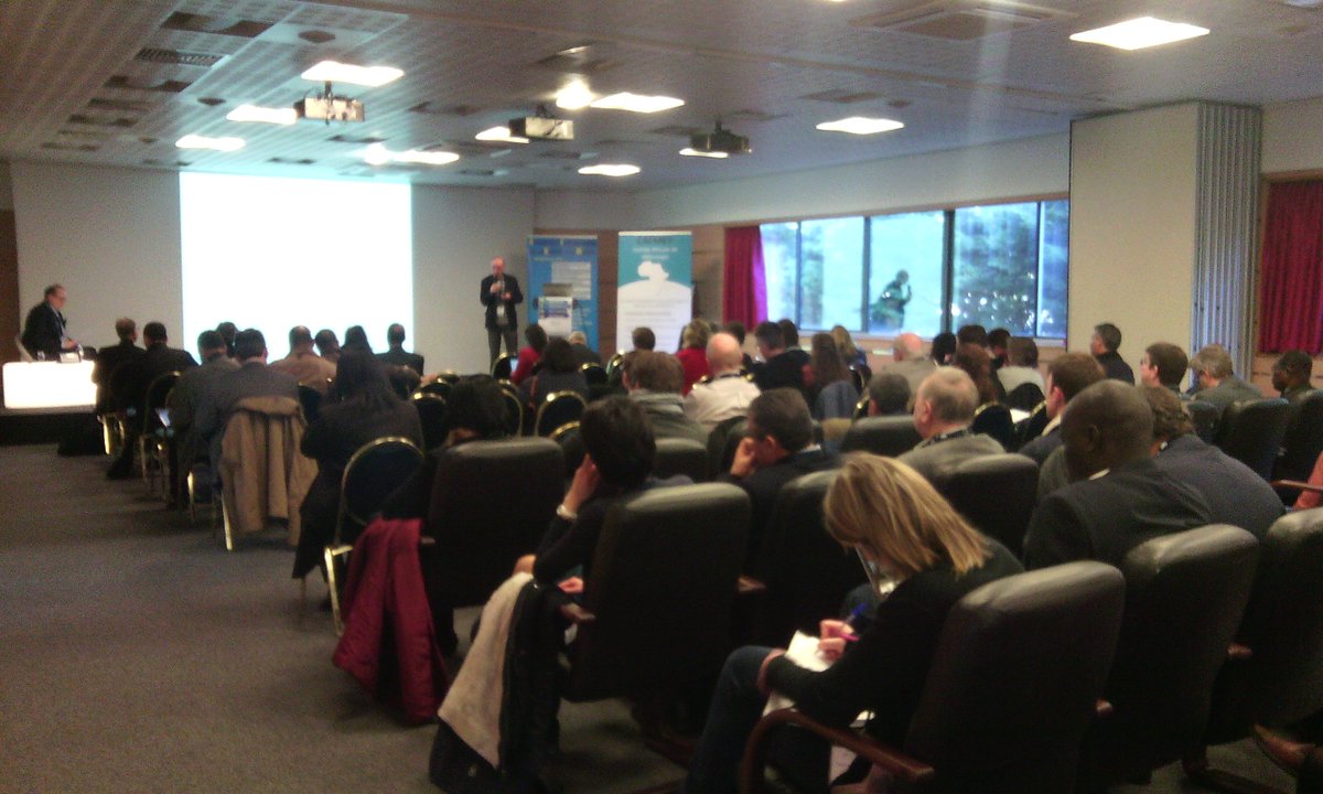 MFQM_PDL's tweet photo. "L'intelligence collective c'est la capacité du groupe à s'auto-organiser dans l'avancée d'un projet" Conférence aux #RFQM @Cafmet_News https://t.co/da1ta5jDWZ