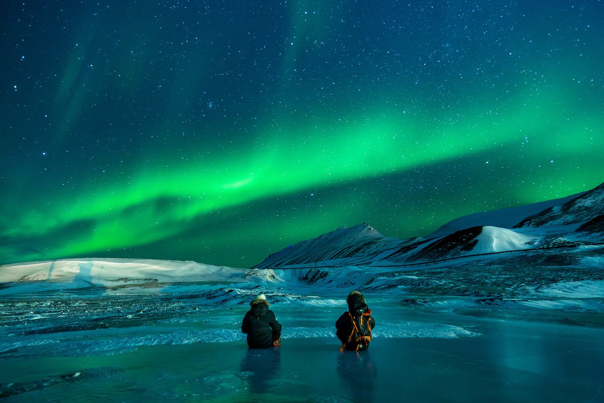 TravelThroughIt's tweet photo. @delaney_lemon @JuneauNana @cher check out how to prepare for seeing the northern lights, the arctics can be rough! https://t.co/N6YKG8VeV2 https://t.co/ZrxwOg0PSY