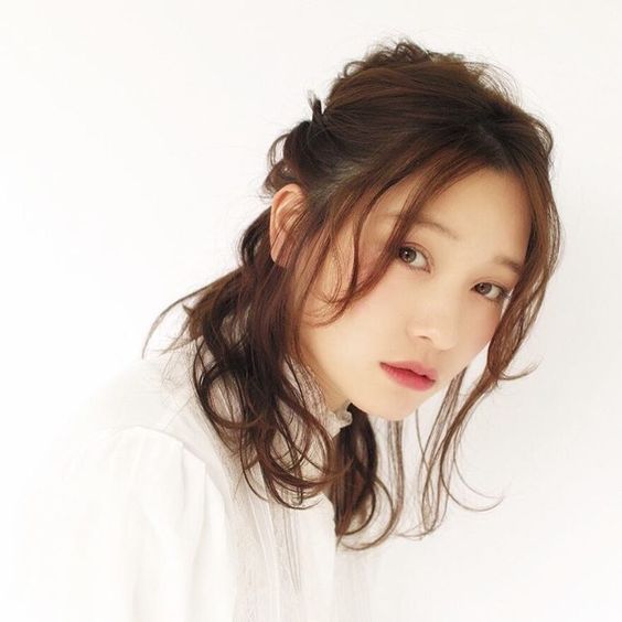 ofhair_ginza's tweet photo. こなれゆる髪アレンジスタイル https://t.co/wBmTmEB6J8 #オブヘア #ヘアアレンジ #やり方 #アレンジ #hair #ofhair #可愛い #サロモ #グレージュ #編み込み #くるりんぱ #ポニーテール #雰囲気嫌いじゃないよって人RT