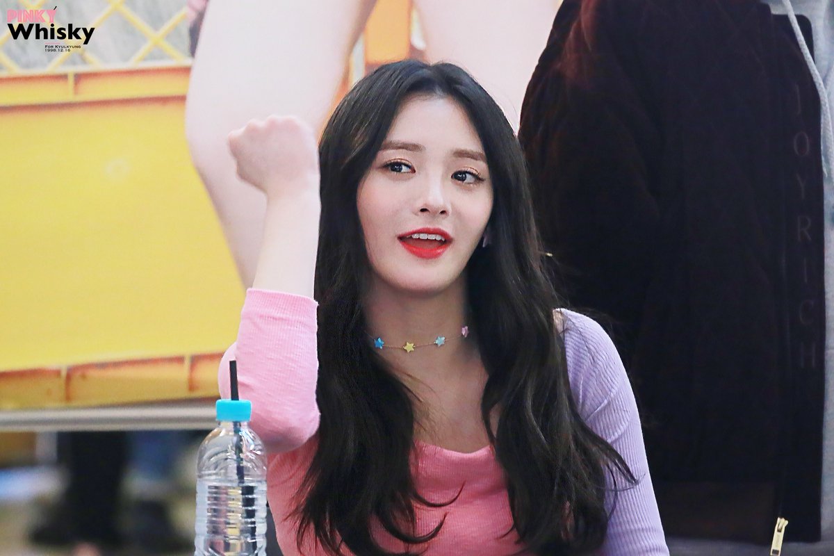 PinkyWhisky's tweet photo. 170325 IFC 팬사 HQ

#周洁琼 #주결경 #Kyulkyung #프리스틴 #Pristin https://t.co/CeMJi684V0