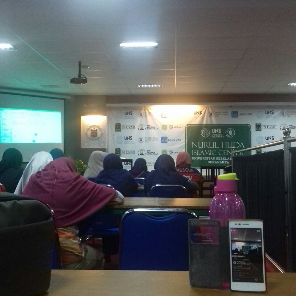 Bismillah...
Sedang berlangsung Kajian Keummatan di R. Seminar NHIC UNS membahas kekeringan &amp; krisis pangan yg melanda Somalia. #TS