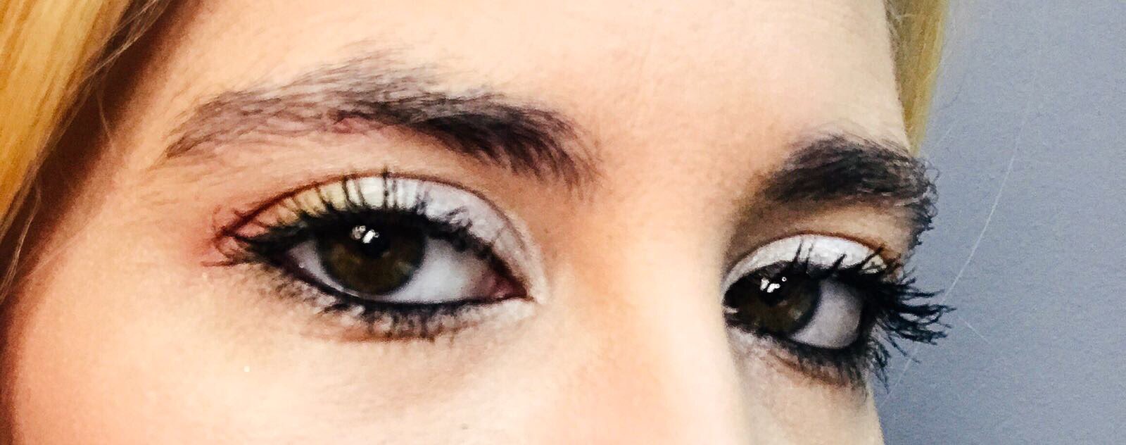 #LunesDeOjos que tenga un #FelizLunes seguidores besitos desde #Sevilla https://t.co/55tfMzyLQt