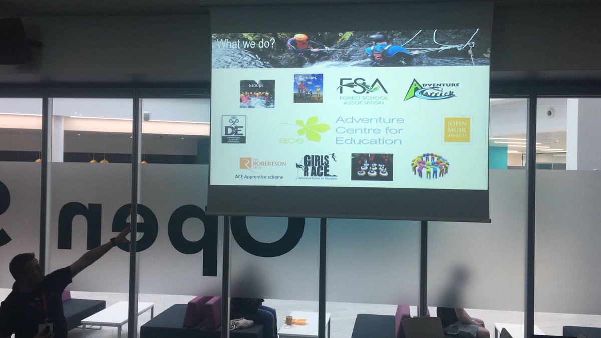 AyrshireColl's tweet image. "5 key attributes for employers: superb time keeping, positive attitude, people orientated, hard working, reliable" #nextstepsconference