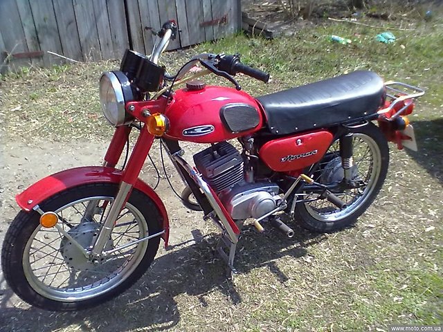 USSR_BOT's tweet photo. ミンスク MMVZ-3.111

ソ連のオートバイメーカーのミンスクが1973年から1976年にかけて生産した2ストローク 単気筒125㏄のバイク
頑丈であり、不整地も走る��とが可能であった　https://t.co/AfzCTCaqpE