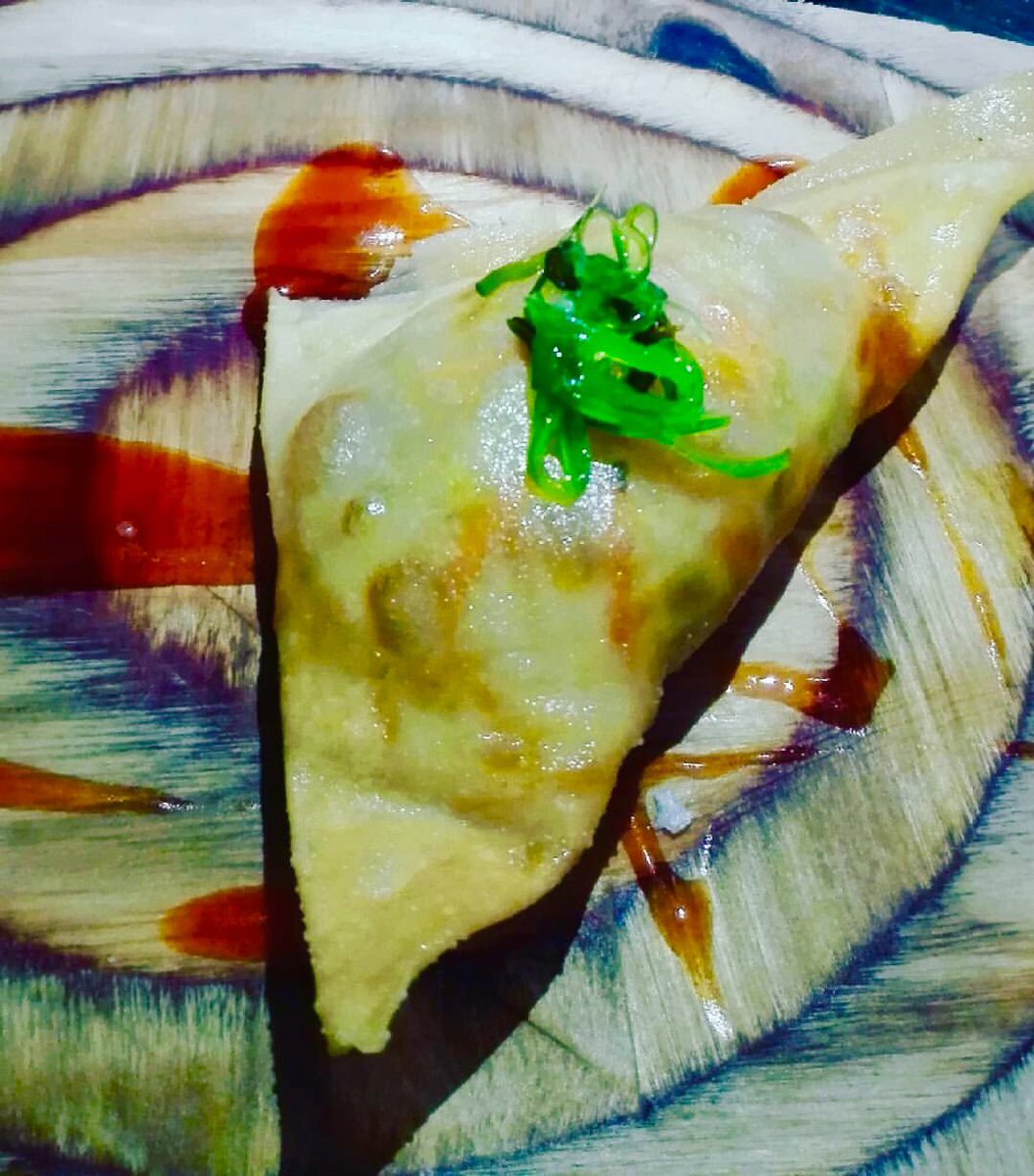 AlAndalus_Ubeda's tweet photo. Samosa de calamar nacional, agridulce de chiles y wakame!
#ubeda #alandalus  #gastronomia https://t.co/uU90Ry3Km4