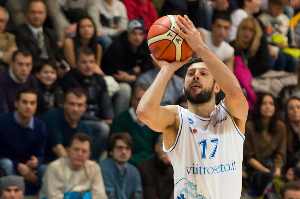 vjlapenna's tweet photo. A2Est: mvp della vittoria di @RosetoSharks contro @F103Official con 12pt (4bombe) e tanta difesa @nickmei85 si conferma sesto uomo di lusso https://t.co/DBrkth4XoE