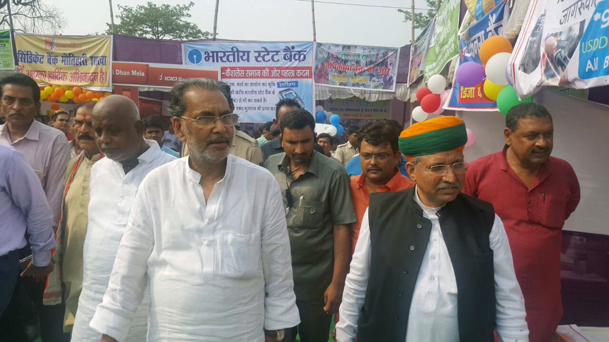 #मोतीहारी में आयोजित #DigiDhanMela में लगे सभी बैंकों के स्टालों का अवलोकन करते हुए।