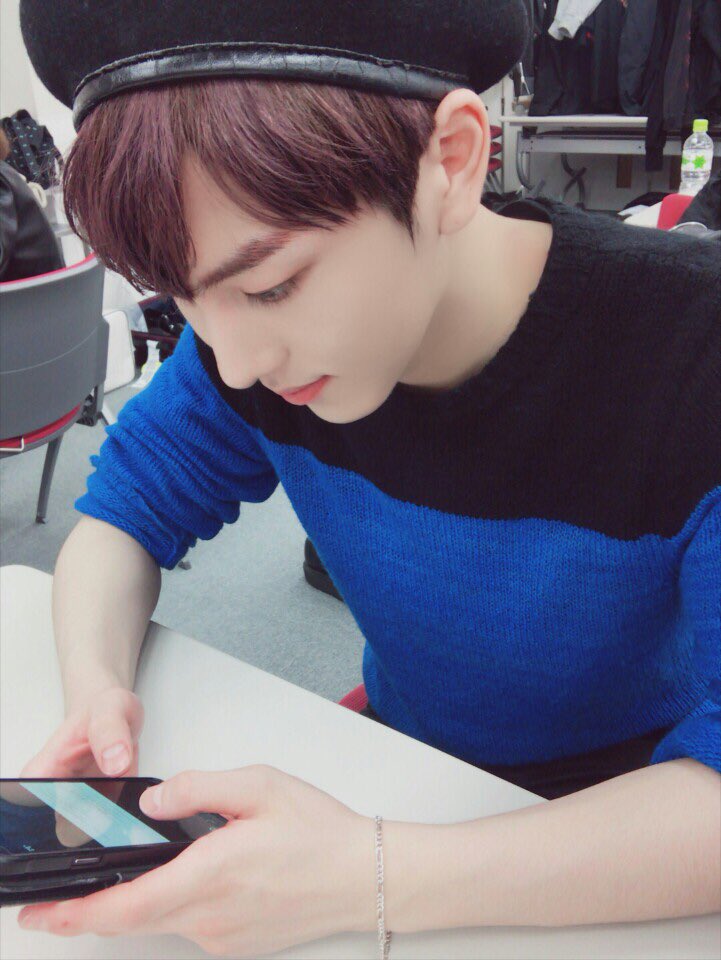 CUBE_PTG's tweet photo. [#키노] 우리 오늘 브이앱에서 만나요~ https://t.co/UYouEHRftR