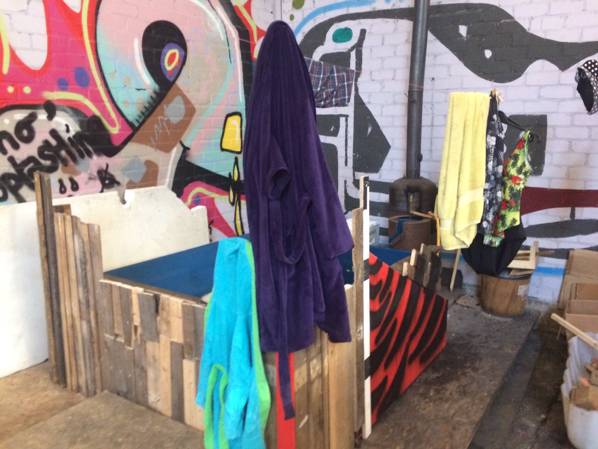 LinceyBastings's tweet photo. @MaastrichtLAB studenten van #mafad @zuyd op bezoek bij #nonconform en spreken over hun toekomst in culturele broedplaatsen @CaracolaSpace https://t.co/lII8Y4ImB6