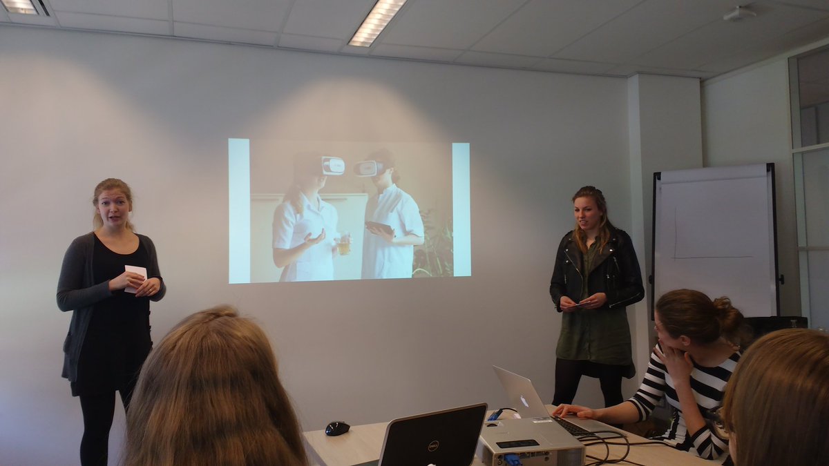 Studenten van future now minor <a href="/UvA_Amsterdam/">UvA Amsterdam</a> geven hun eindpresentatie Healthy Forsight in opdracht van @VilansNL