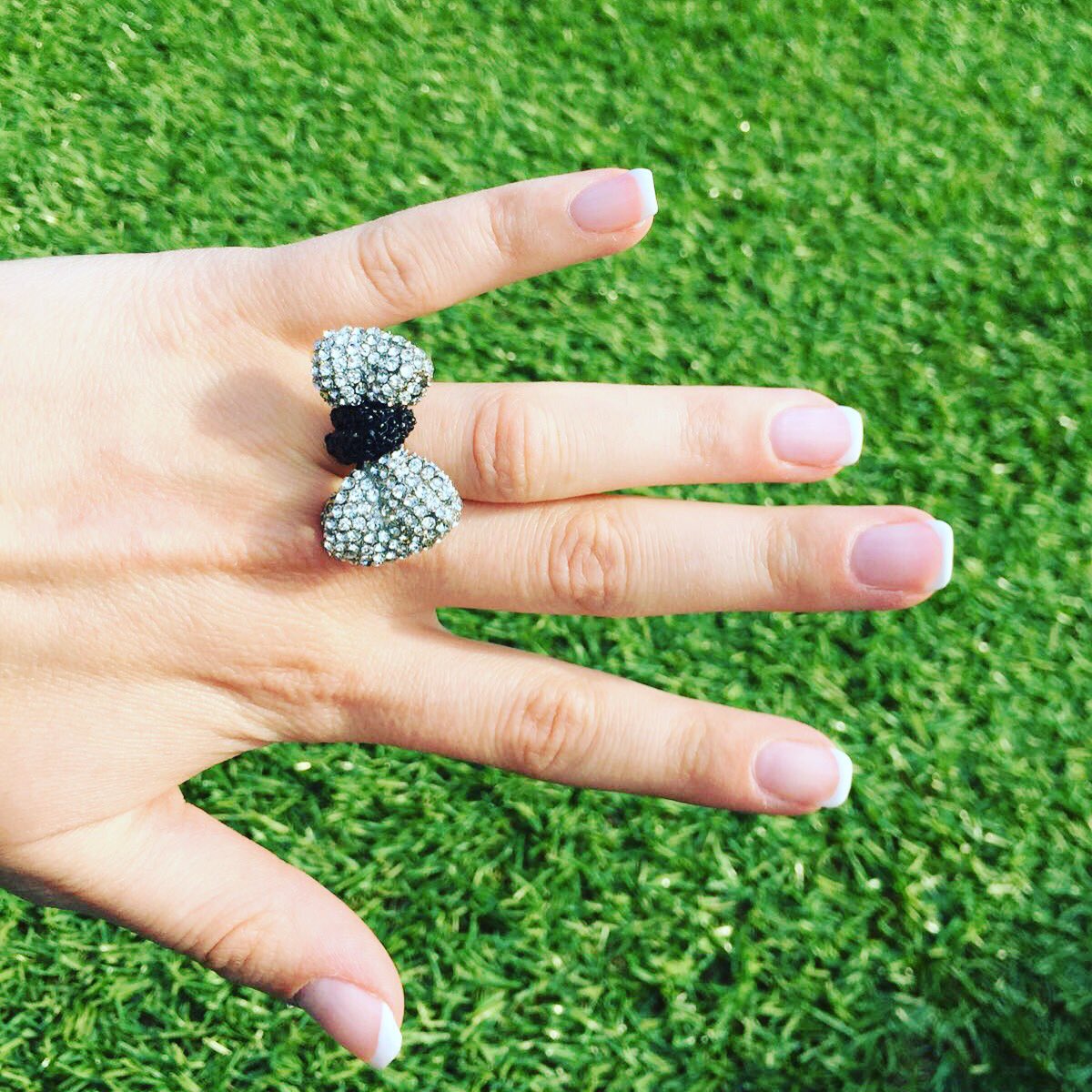 seescribeconb's tweet photo. Buenos días ☀️hoy nos a tocado sesión de fotos!! Anillo 💍 por tan solo 4€ y gastos de envío gratuitos* aprovecha que el buen tiempo viene!!! https://t.co/cd1H42vKMq