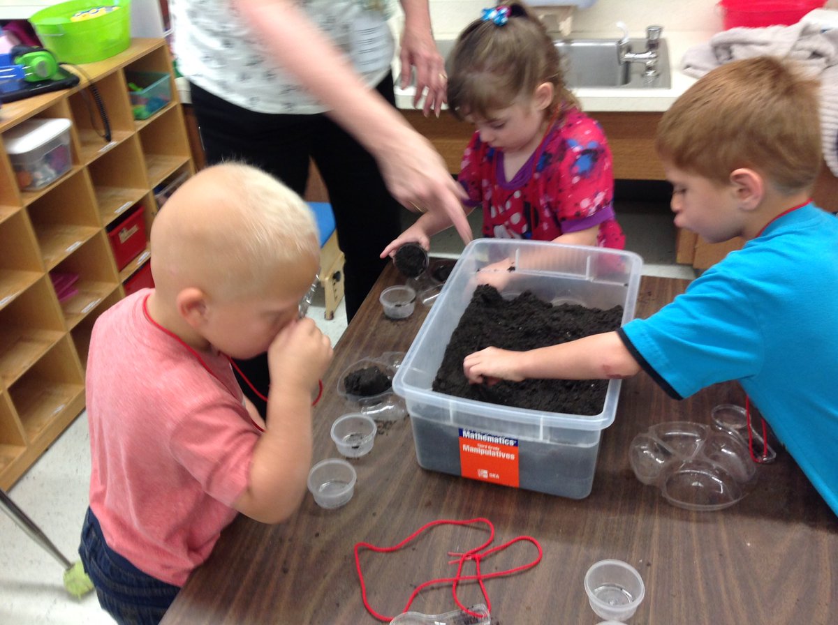 ARStallman's tweet photo. Pre-K student exploring worms... https://t.co/ZWK1jSBFIB