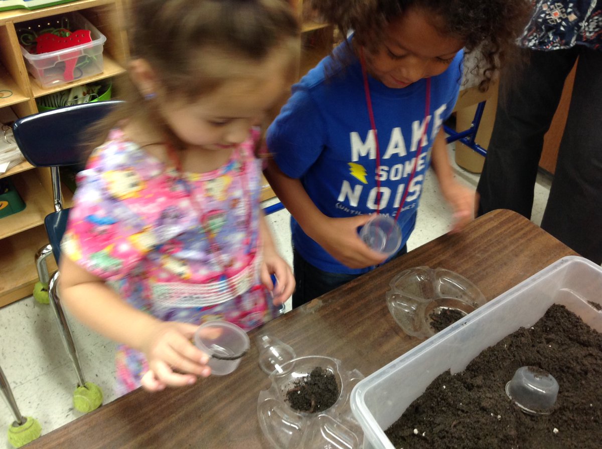 ARStallman's tweet photo. Pre-K student exploring worms... https://t.co/ZWK1jSBFIB