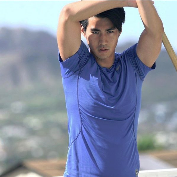 テラスハウスラボ テラハメンバーの星座 黒縁メガネのイケメンハーフモデル 岡本至恩 おかもとしおん シオン も山羊座 あみちゃんと誕生日が近い 6日違い んですね テラスハウス Terracehouse 岡本至恩