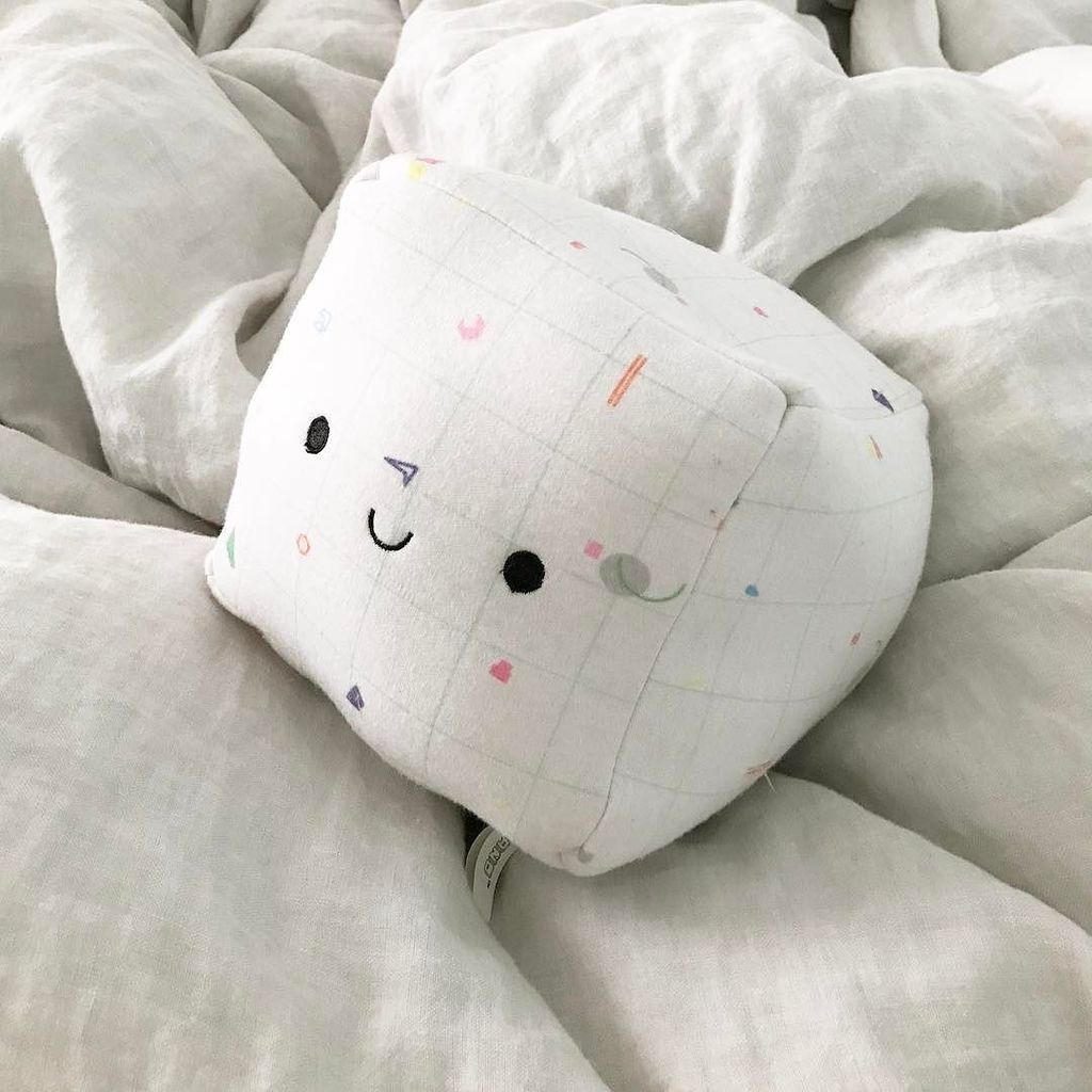 HeyPrismland's tweet photo. love waking up to this cube of cuteness 💕 https://t.co/CgeWvHmNrK https://t.co/ngVprpbXJT
