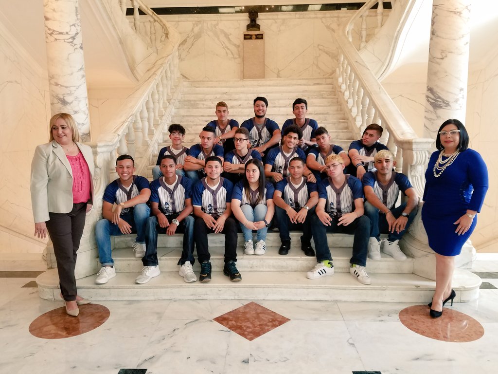 YashiraMLebron's tweet photo. Le damos la Bienvenida al Capitolio a los estudiantes de la Escuela Tomas C. Ongay #BayamonDist8 #EscuelasdeBayamon #CamaradeRepresentantes https://t.co/XDyKvnAEZL