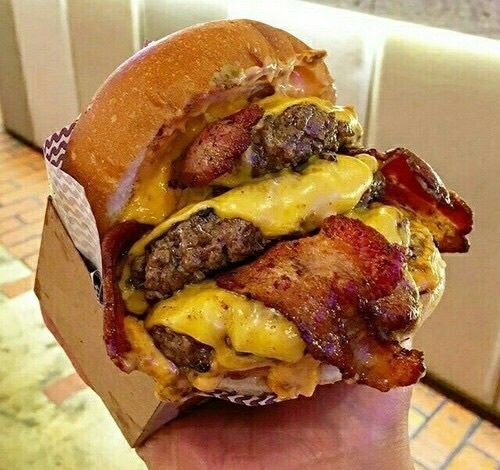 ComntatZoom's tweet photo. Cheese Burgers 🍔❤ تشيز برجرز https://t.co/LrgWded072