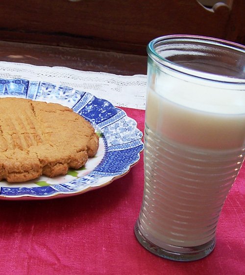 Is raw milk safe? Is it healthier than pasteurized milk? wp.me/p20J5O-xx