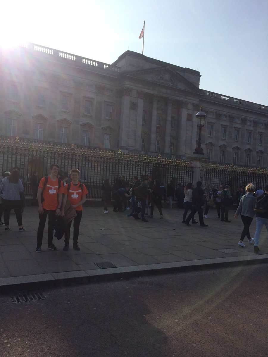 jailbreakusout's tweet photo. Showing them the sights whilst we're here #leedsragjailbreak https://t.co/ZKzsHKFg29