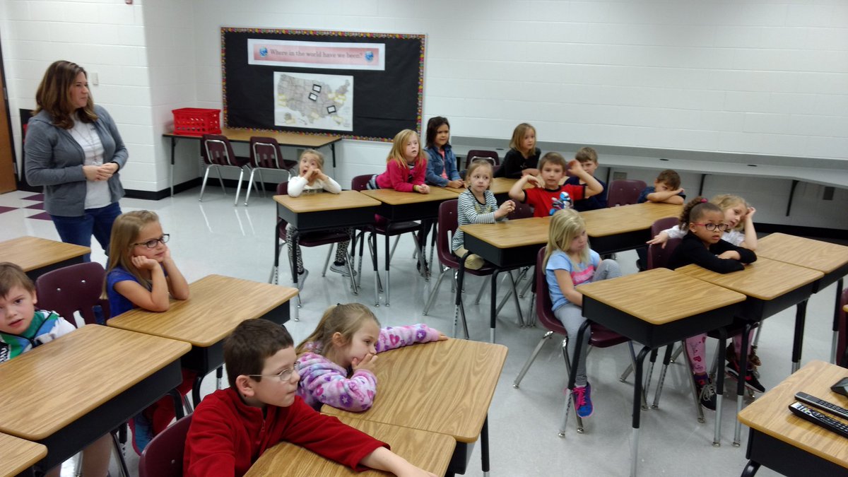 BGSABookworm's tweet photo. It's an eagle!  Animal Mystery Skype with @ChumleyChassidy 's Kindergarten and Mrs. Hunter's class at Hickory Flat ES. @miatemples #bgestem https://t.co/6K83ZvcZFe