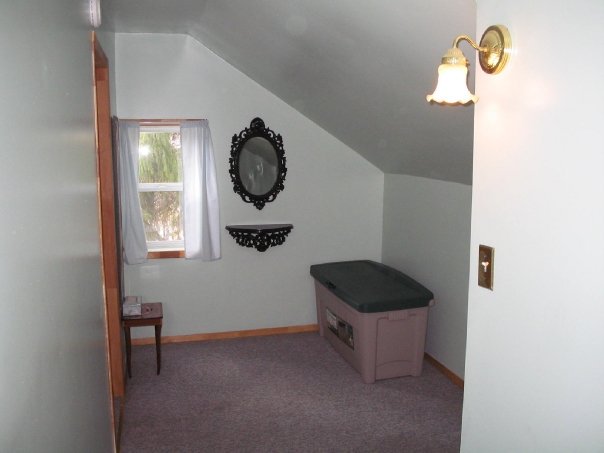 parastalker1's tweet photo. Taken by a friend of ours at a 100 + year old home. They hear a woman speaking often at night. This was taken after a remodeling project. https://t.co/MadrquuwOB