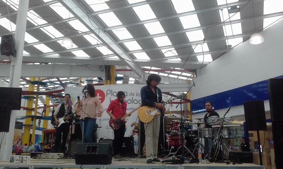 jitmmy's tweet photo. Excelente rock el día de ayer en plaza coacalco, gracias a toda la gente ke se dio cita y gozo con nosotros la intensidad del ZEPPELIN https://t.co/ivolUlP8mu
