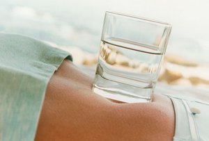 DocHelpdotcom's tweet photo. ^DH
Are you drinking too much water?
Drinking too much water can cause water intoxication - known as Hyponatremia 
https://t.co/8sl8lpHRfa https://t.co/lvp2W67fV8
