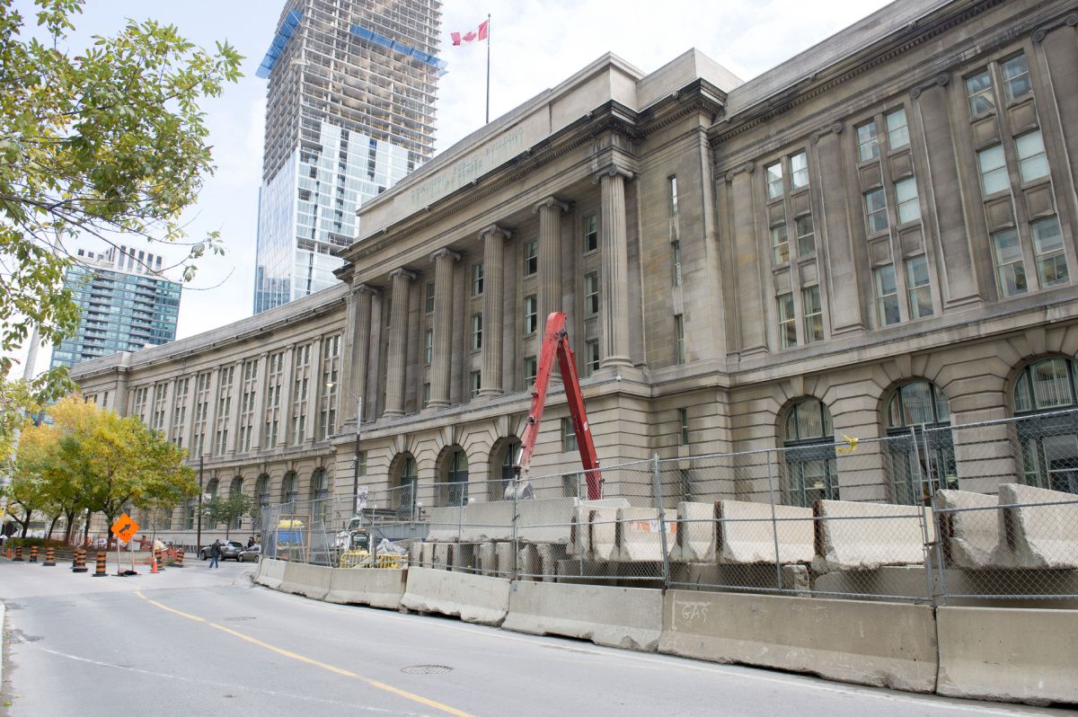 TorCREsolutions's tweet photo. #Toronto heritage icon in one of the best locations in the core! What is the Lalji family planning for this site https://t.co/UrKy0blyj6 -JW https://t.co/qBItlTgCko