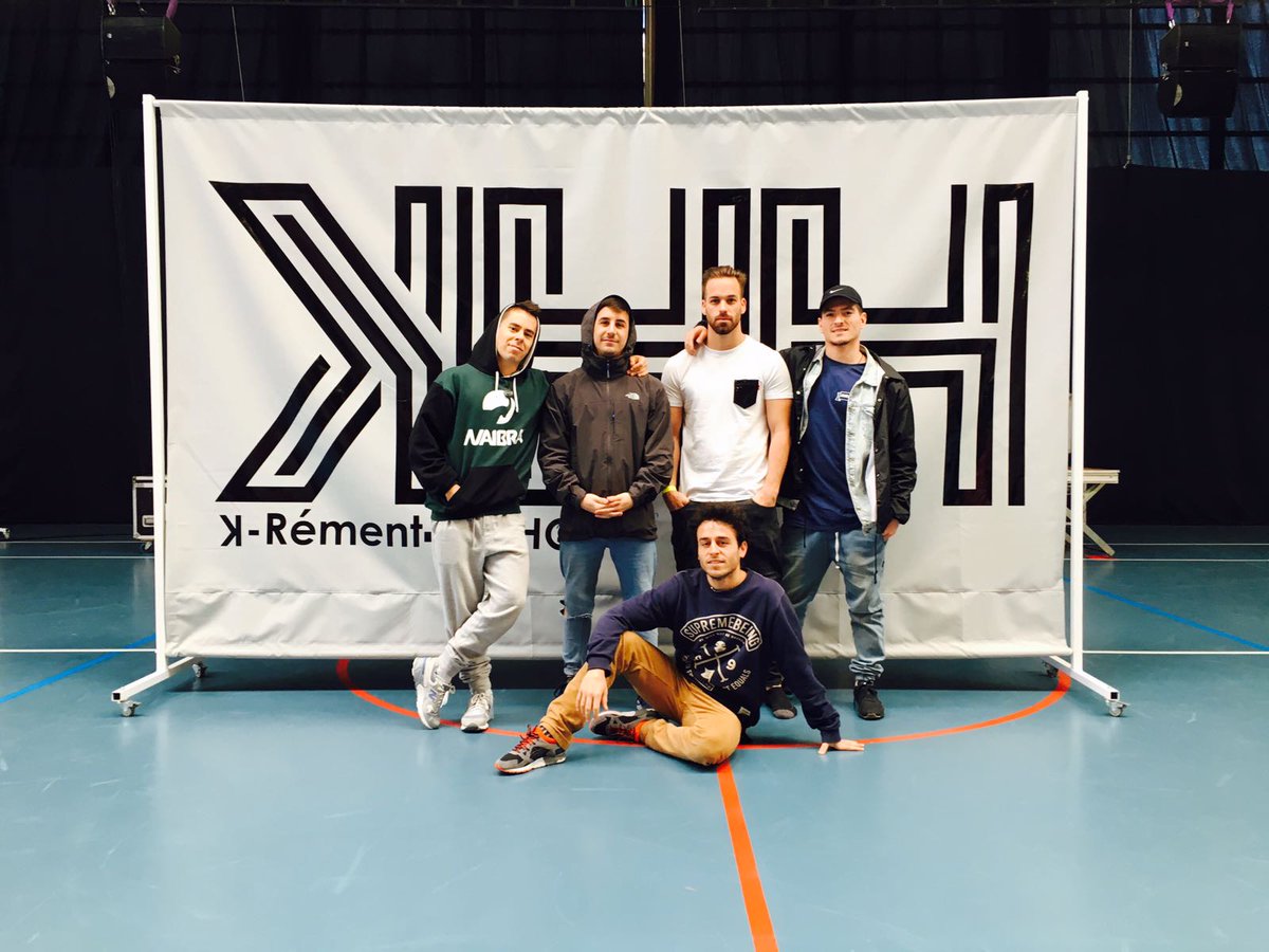 Xak_Arcopom's tweet photo. #Arcopom gana el festival Internacional de Hip Hop KHH Lyon (FR)
Sincronía perfecta. Bailan en equipo.
#Xak #Shyno #Lilbat #Mandarina #Chey https://t.co/O06kenAteH