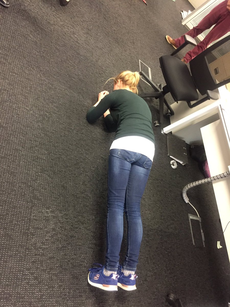 dentsuIE's tweet photo. Kicking off our Workplace Wellbeing Celebrations this week with some planks and leg raises! 💪🏼💪🏼@WellbeingDayIRL #workwell17 #GetFitWithDan https://t.co/1pdl7bdQHi
