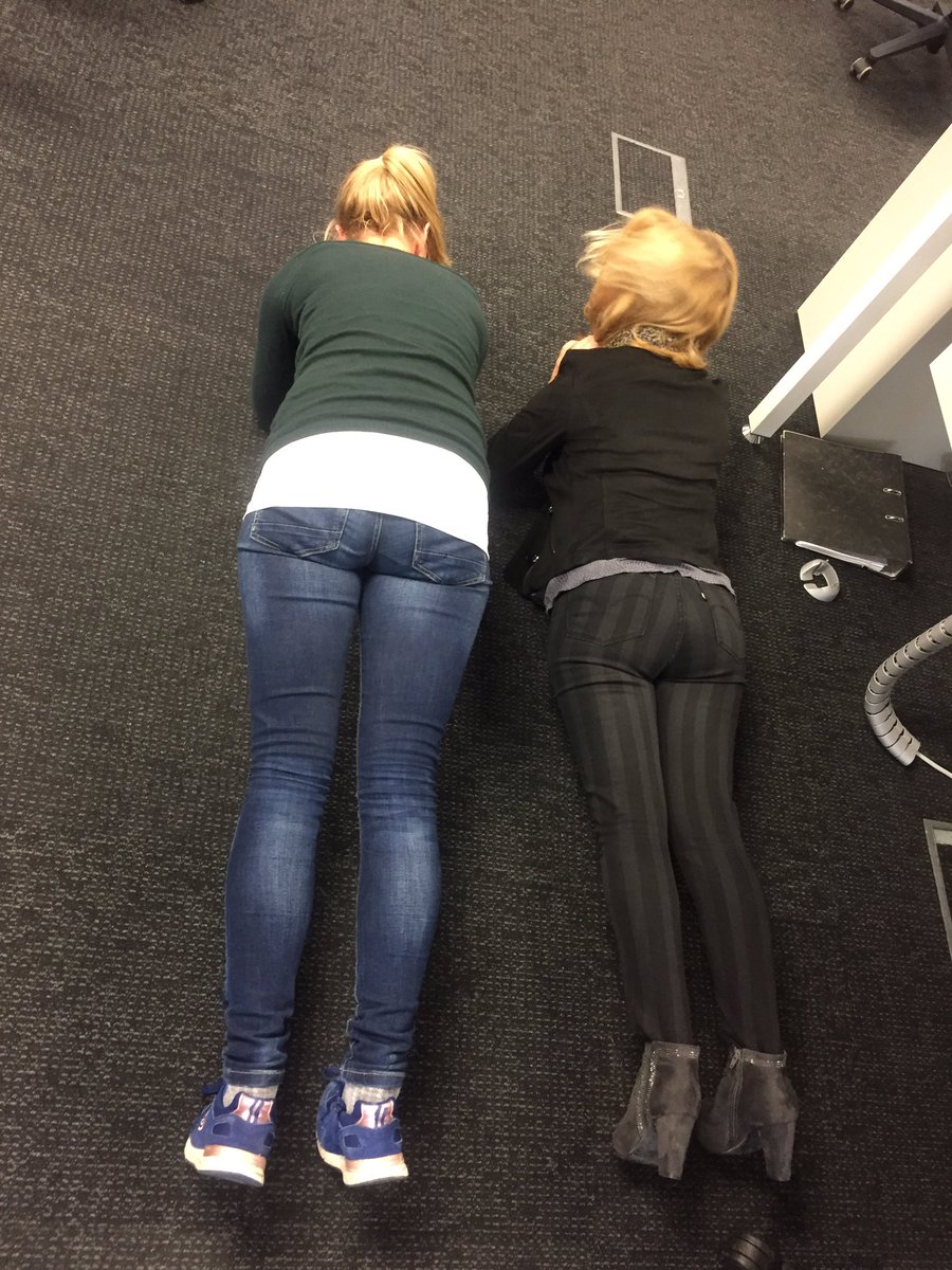 dentsuIE's tweet photo. Kicking off our Workplace Wellbeing Celebrations this week with some planks and leg raises! 💪🏼💪🏼@WellbeingDayIRL #workwell17 #GetFitWithDan https://t.co/1pdl7bdQHi