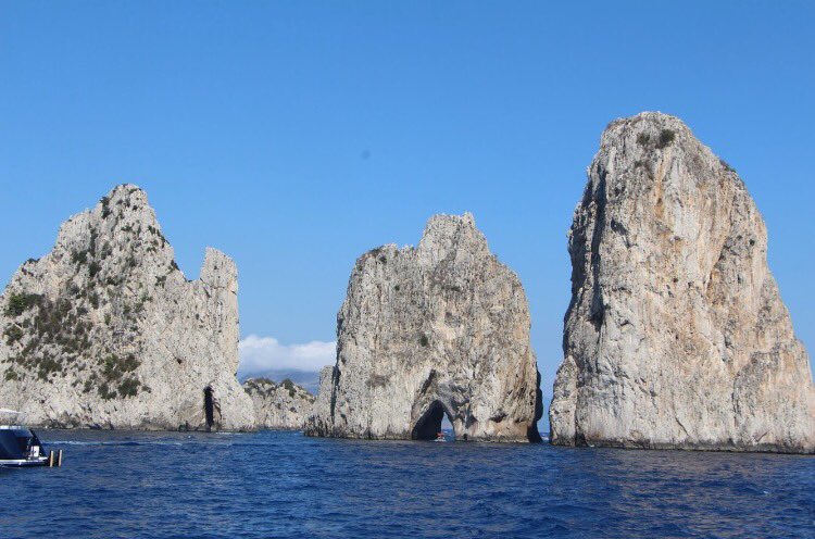 _pic_artist's tweet photo. Capri, Italy 💦 https://t.co/TSY8Z6wiCx