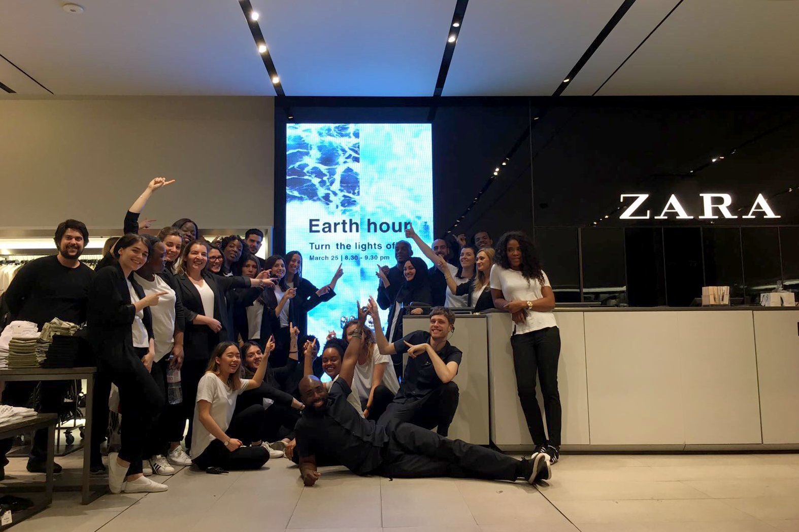 Inditex Careers on Twitter: "Thanks to our @ZARA team in Oxford St. East  London for this #EarthHour picture! #whatmakesyouunique  https://t.co/ZGitptJdmj" / Twitter