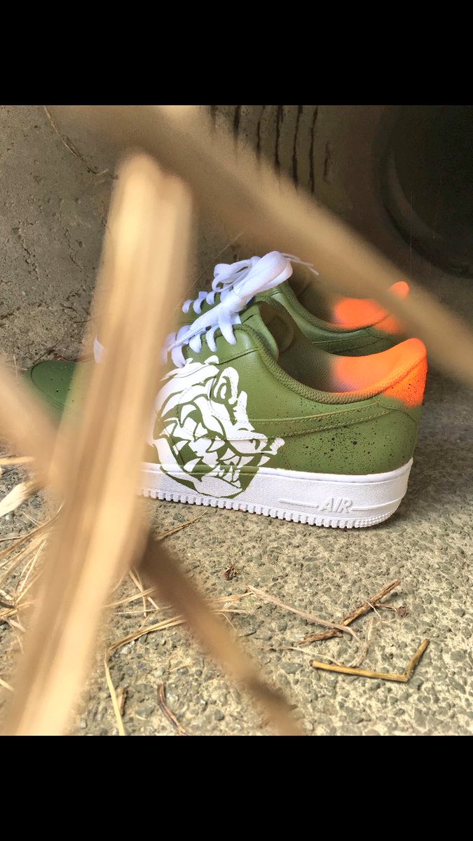 tharealsusie's tweet photo. 🤐👟🐊🔥 https://t.co/1boWR5SiTP