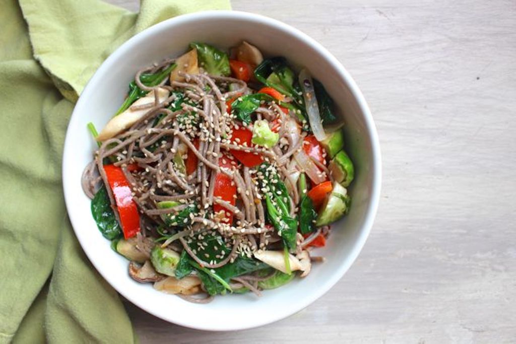 Have you tried buckwheat noodles yet? Try this easy to throw together weekday dinner! apurifiedlife.com/blog/2015/10/b…