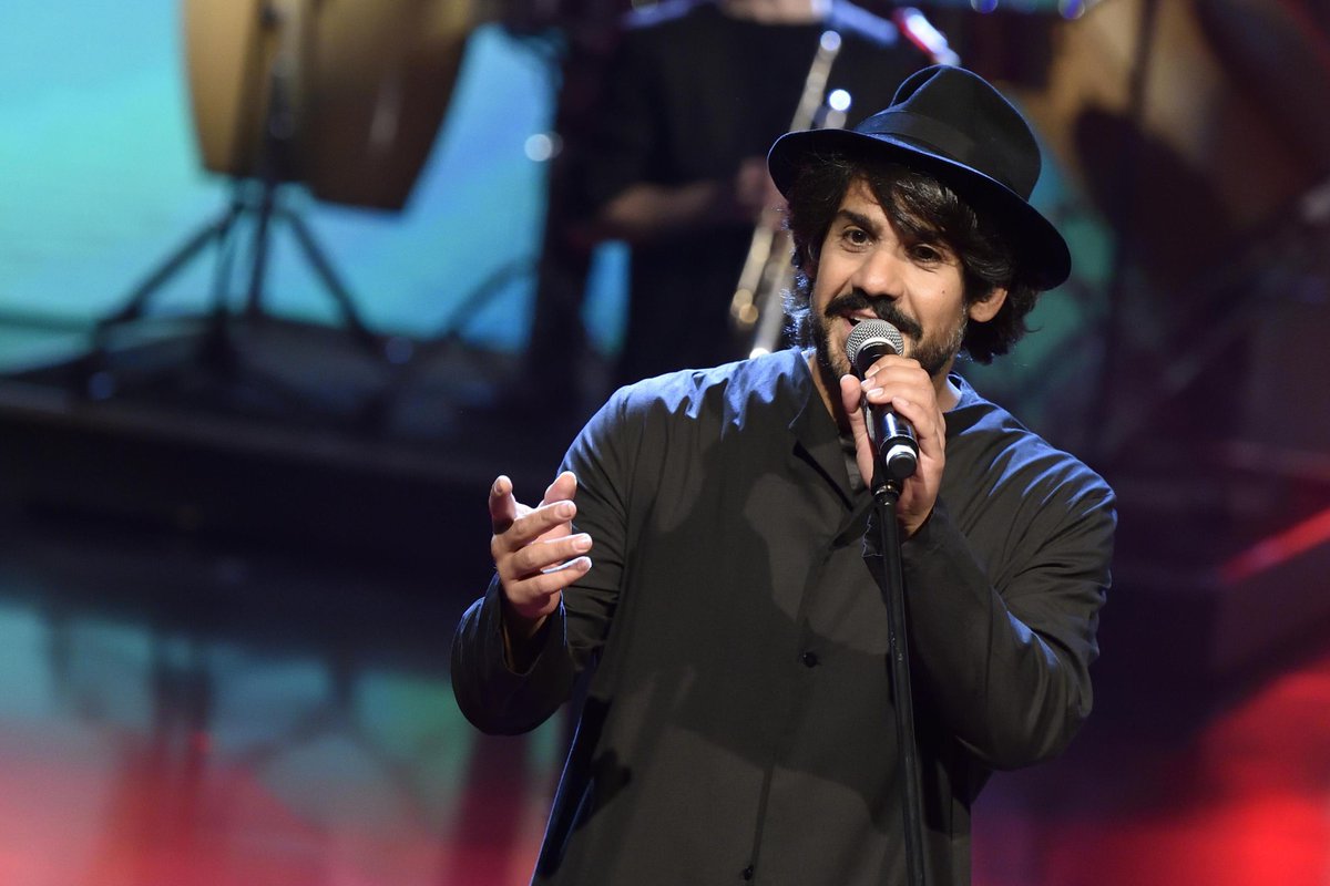 Debutto con doppio sold out per Alessandro <a href="/Mannarino/">Mannarino</a>. #ApritiCieloTour  tg2.rai.it/dl/RaiTV/progr…