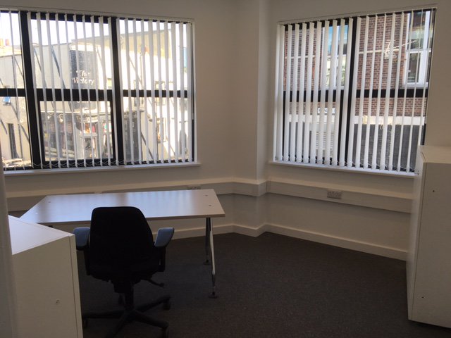 IntercityComms's tweet photo. #offices #rent close to #Shoreditch #cheap #modern #serviced long or short term contracts. Great natural light. #VynerStreet https://t.co/vWLX0VXsOV