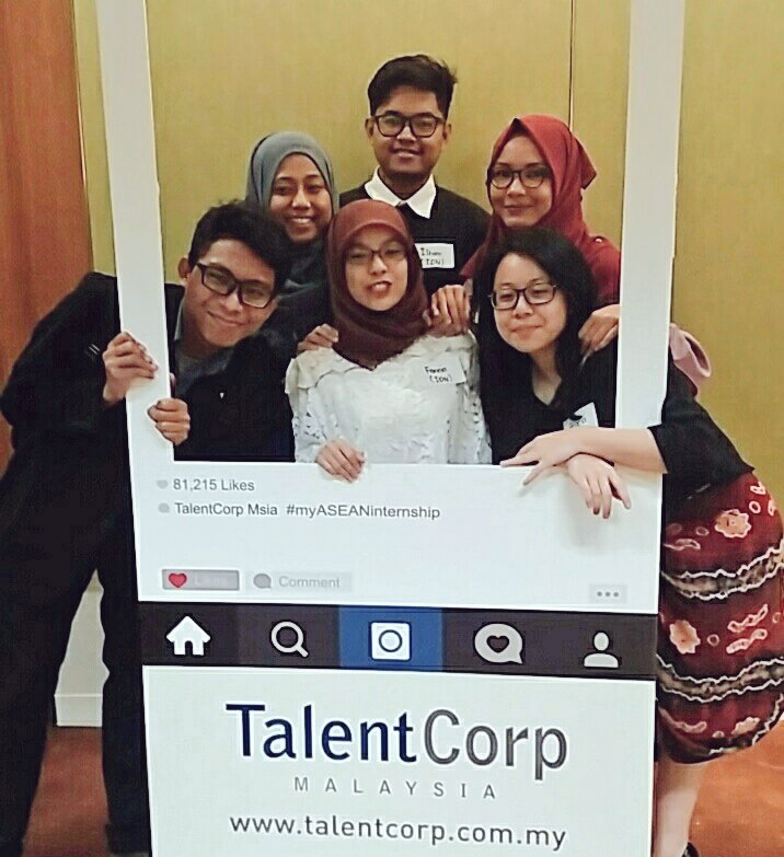TalentCorpMsia's tweet photo. We are hosting the #myASEANinternship Alumni Gala Dinner at @MITIMalaysia Very pleased with the turn out of all the young talents tonight! https://t.co/hBSHI2Ujz5