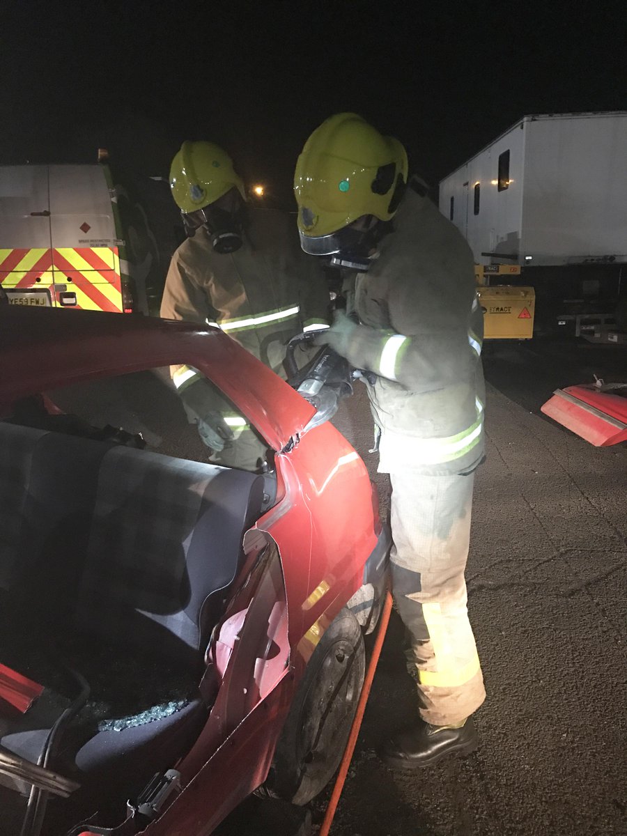 CheshireFire's tweet image. Penketh on-call crew had a very productive RTC training night in Widnes. Thanks for your support @HGG_Recovery! goo.gl/5VG2jj