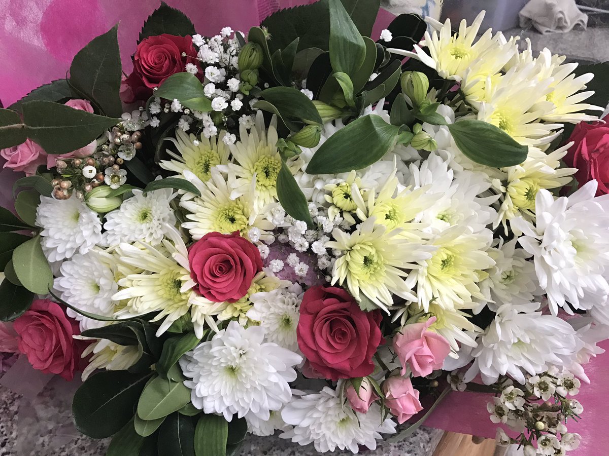 ABMSbookkeeping's tweet photo. My gorgeous flowers I received for my birthday today. The smell gorgeous. 💐 #birthday #flowers https://t.co/RASCiBhWTJ